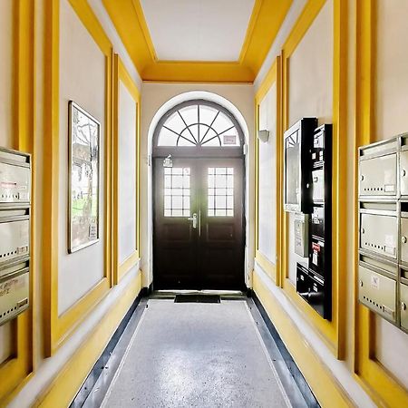 Attic Apartment On Waterfront / View / Netflix Praha Bagian luar foto
