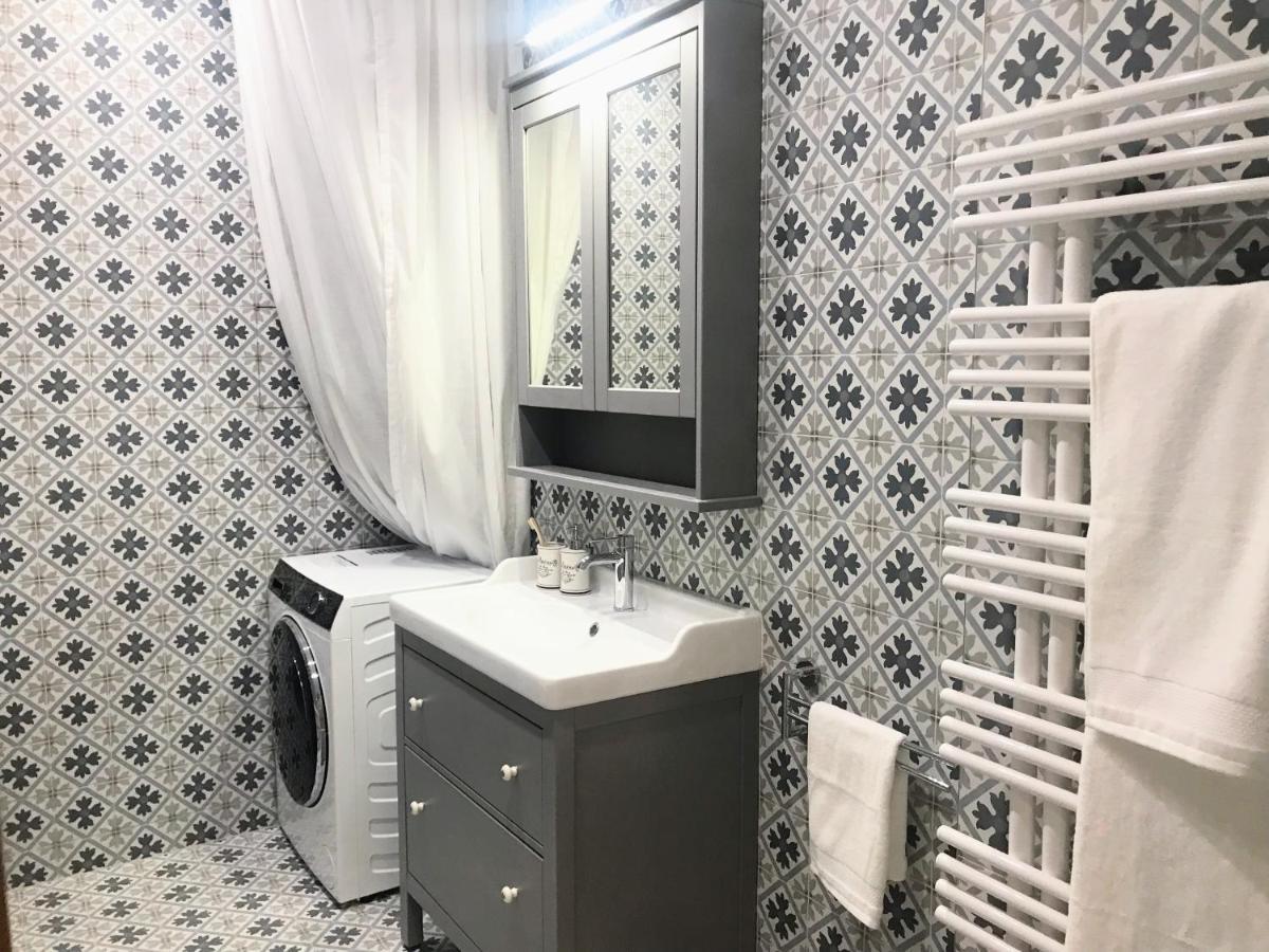 Attic Apartment On Waterfront / View / Netflix Praha Bagian luar foto