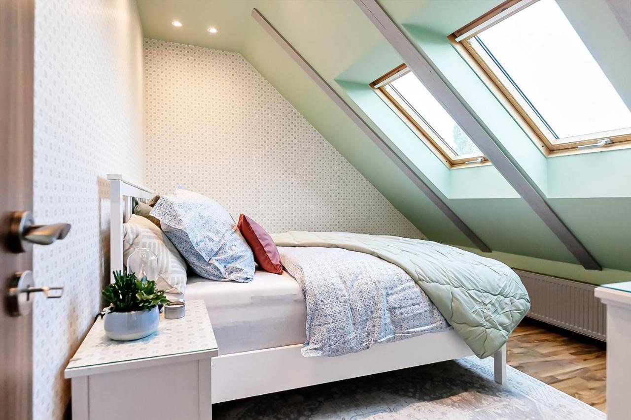 Attic Apartment On Waterfront / View / Netflix Praha Bagian luar foto