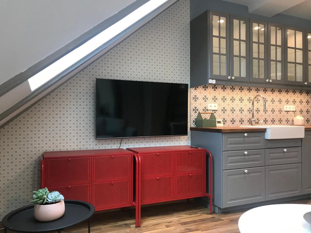 Attic Apartment On Waterfront / View / Netflix Praha Bagian luar foto