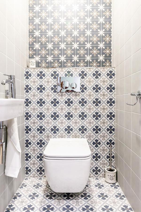 Attic Apartment On Waterfront / View / Netflix Praha Bagian luar foto
