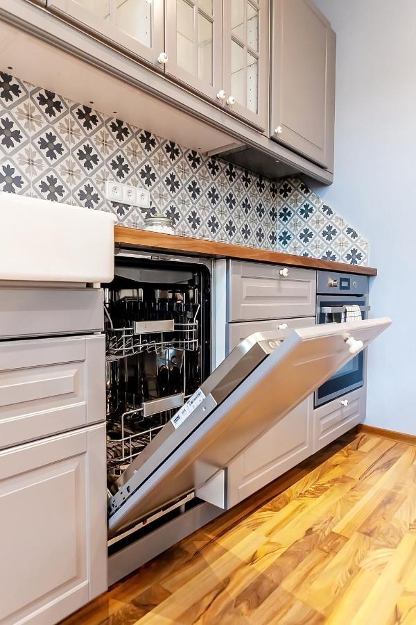 Attic Apartment On Waterfront / View / Netflix Praha Bagian luar foto