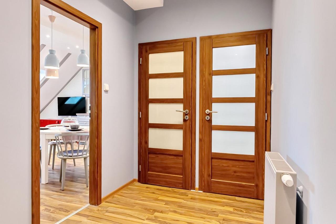 Attic Apartment On Waterfront / View / Netflix Praha Bagian luar foto