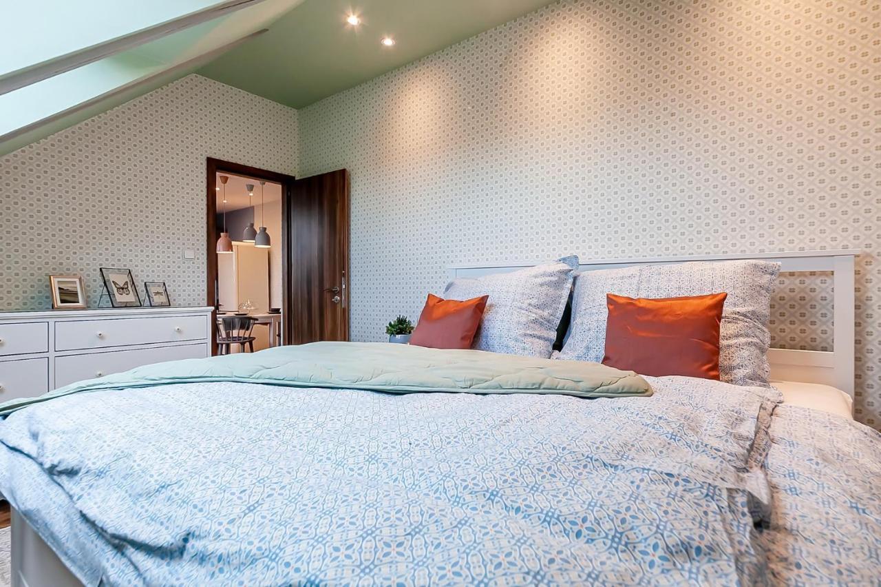 Attic Apartment On Waterfront / View / Netflix Praha Bagian luar foto