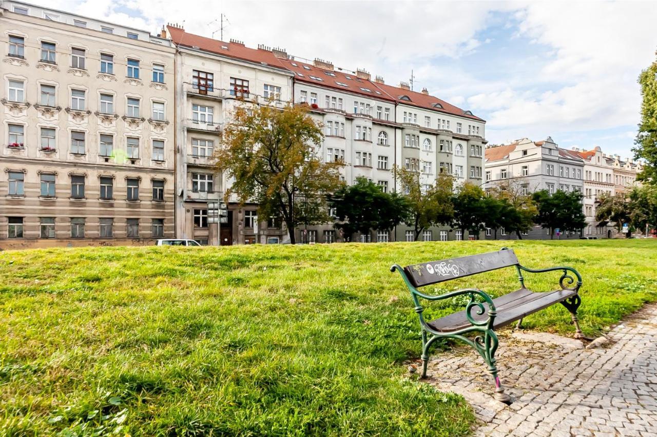 Attic Apartment On Waterfront / View / Netflix Praha Bagian luar foto