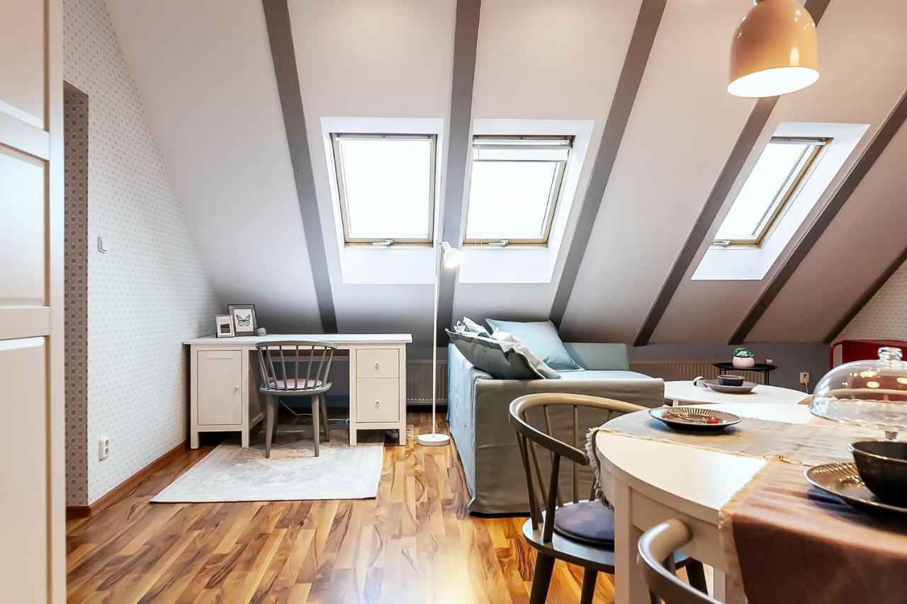 Attic Apartment On Waterfront / View / Netflix Praha Bagian luar foto