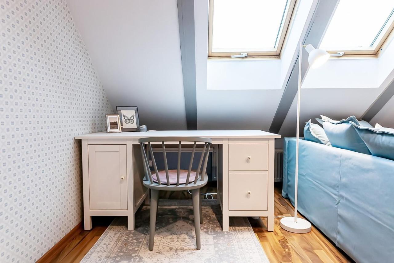Attic Apartment On Waterfront / View / Netflix Praha Bagian luar foto