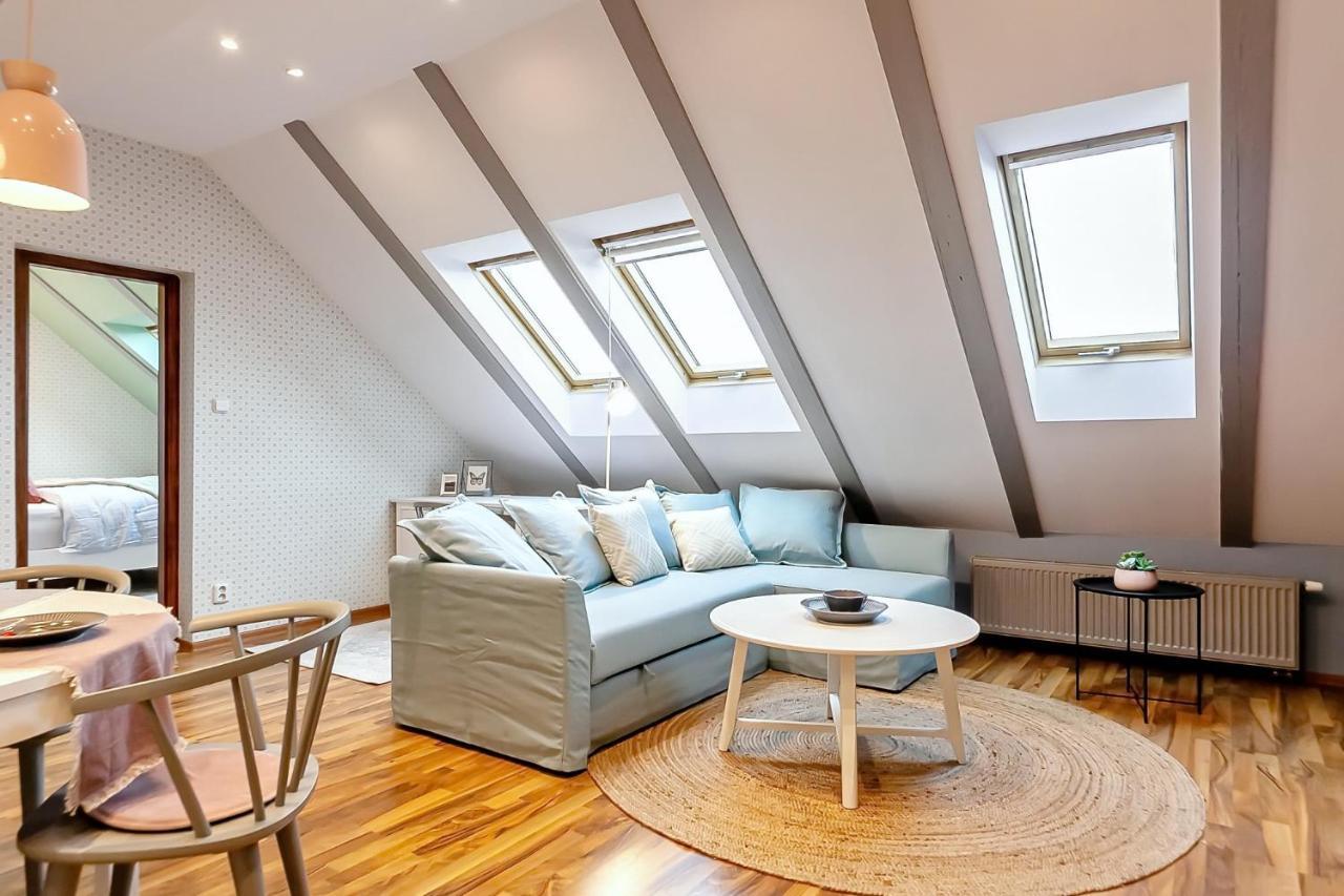 Attic Apartment On Waterfront / View / Netflix Praha Bagian luar foto