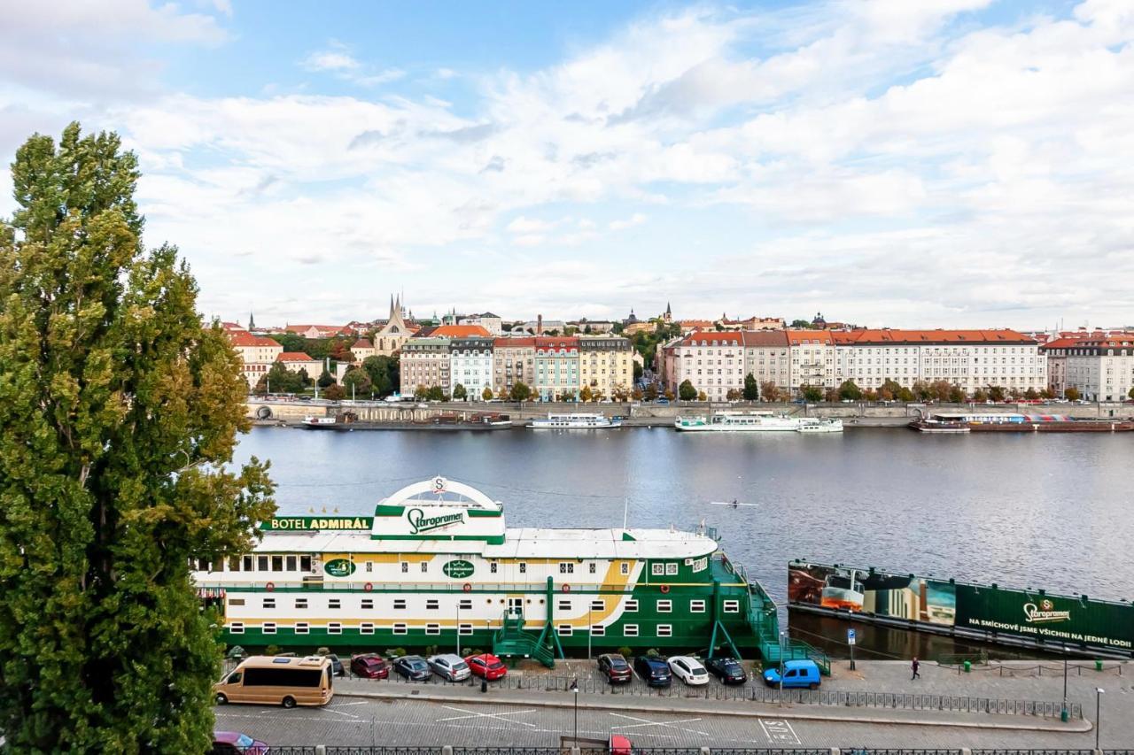 Attic Apartment On Waterfront / View / Netflix Praha Bagian luar foto